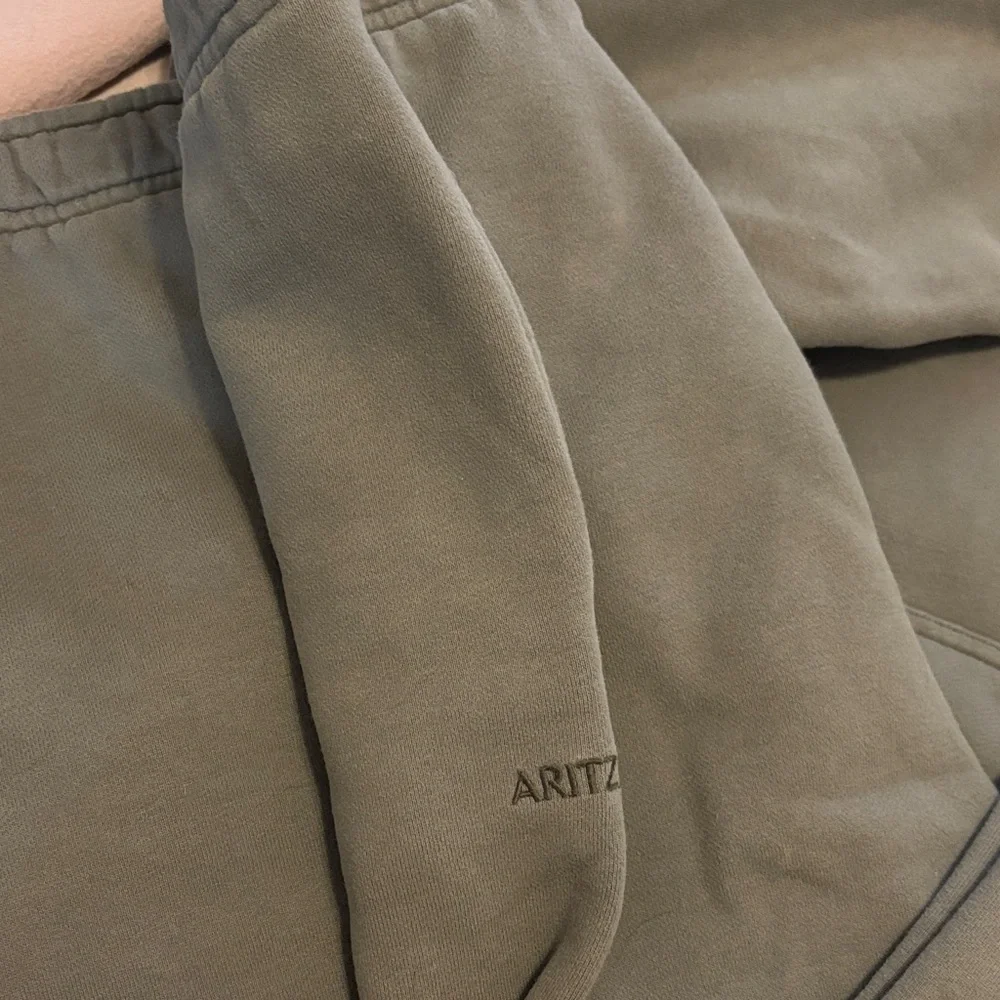 Olive Green Hoodie and Sweatpants Set Aritzia - Picture 3 of 4